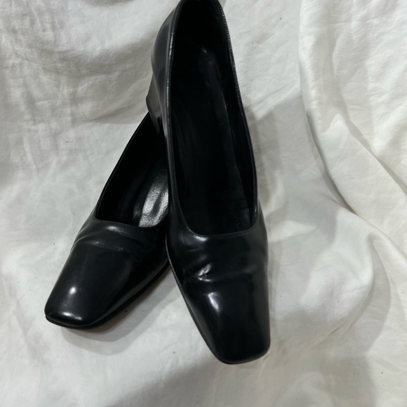LOMA LEATHER SHOE SIZE 7 1/2” AA HEEL HEIGHT IS 2” INCHES. FOR ANY OCCASION.. - Picture 10 of 16